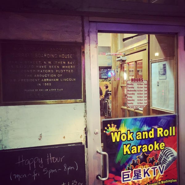 Photo taken at Wok and Roll by Gabriel H. on 12/5/2015