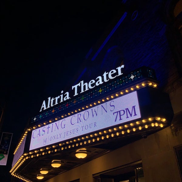 รูปภาพถ่ายที่ Altria Theater โดย Jennifer W. เมื่อ 2/22/2019