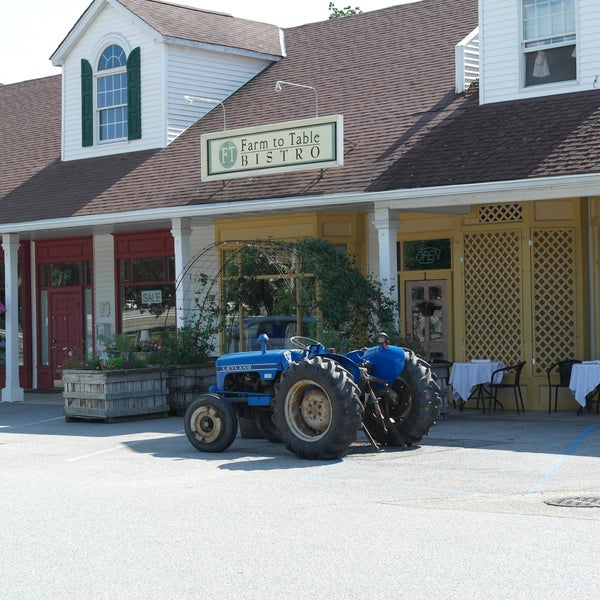 รูปภาพถ่ายที่ Farm to Table Bistro โดย Farm to Table Bistro เมื่อ 7/5/2013