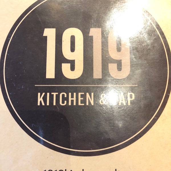 Das Foto wurde bei 1919 Kitchen &amp; Tap von Elizabeth G. am 8/29/2018 aufgenommen