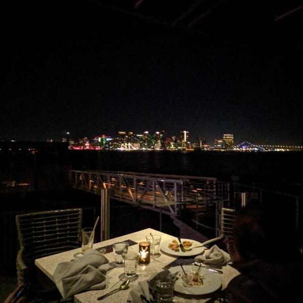 Foto tomada en Coasterra Restaurant  por Anthony Z. el 11/26/2021