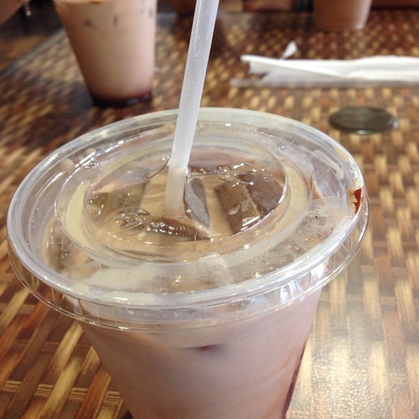 Foto tirada no(a) Overflow Coffee Bar por Tricia L. em 6/14/2014