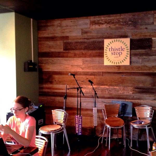 รูปภาพถ่ายที่ The Cafe at Thistle Farms โดย Mathew L. เมื่อ 8/13/2014