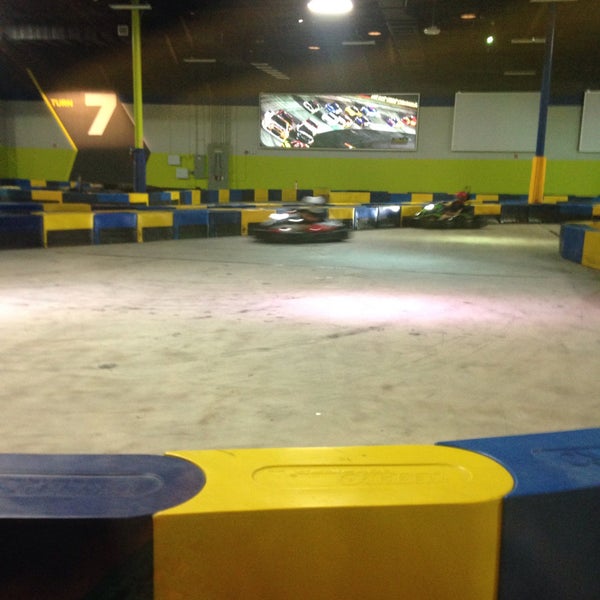 Foto tirada no(a) I-Drive Indoor Kart Racing por Glaucy M. em 7/9/2015