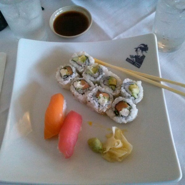 Foto tomada en Sushi Chef Japanese Restaurant &amp; Market  por Jacquelin E. el 7/8/2013