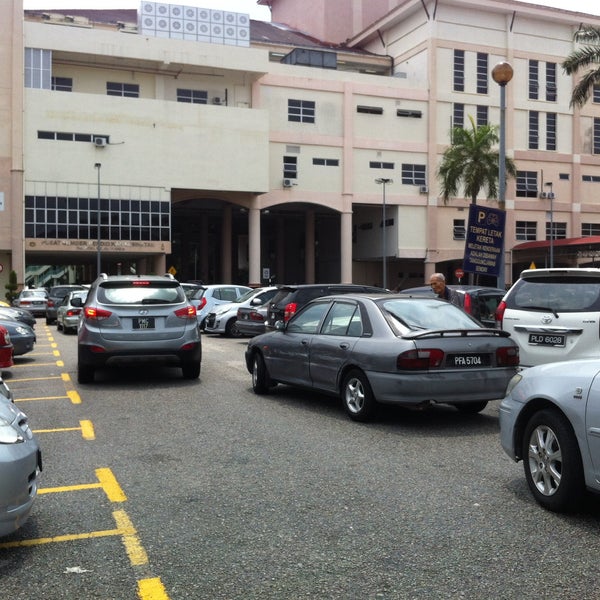 Photo taken at Parking Hospital Pulau Pinang by debtdash on 8/9/2016