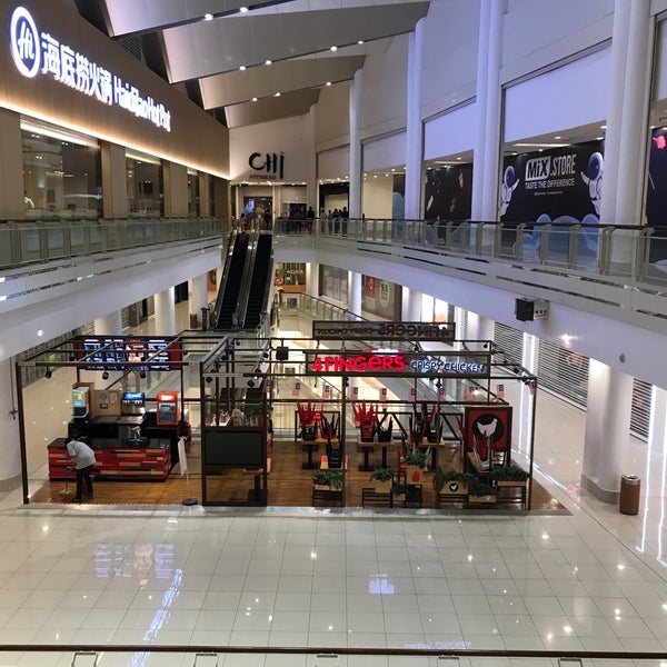 รูปภาพถ่ายที่ Queensbay Mall โดย debtdash เมื่อ 9/7/2022