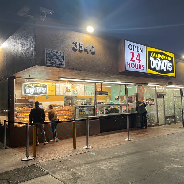 11/25/2021 tarihinde AFNAN ♍.ziyaretçi tarafından California Donuts'de çekilen fotoğraf