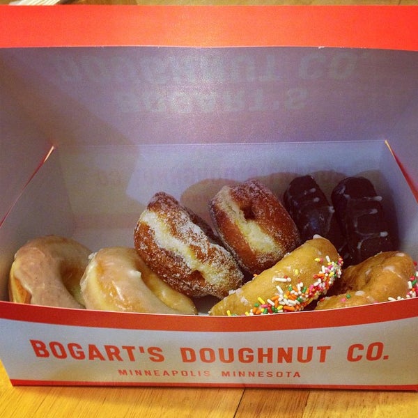 10/25/2014에 Colleen L.님이 Bogart&#39;s Doughnut Co.에서 찍은 사진