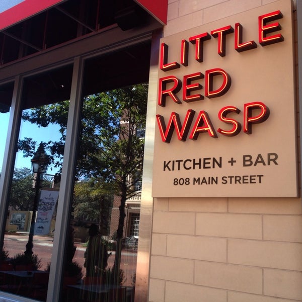 Photo taken at Little Red Wasp by Cosmin G. on 11/15/2013