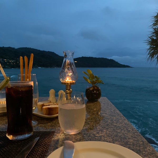 Mom tris kitchen. Пхукет ресторан на горе. Mom tris kitchen. Mom tri's villa royale 5*. Ресторан на море на пхукете.