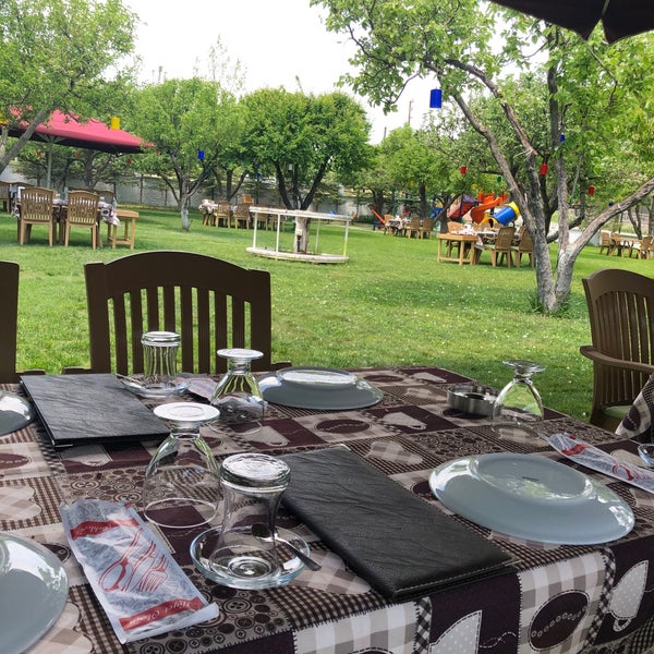 Foto scattata a Lilyum Restaurant &amp; Kır Düğünü da Burak U. il 5/18/2019