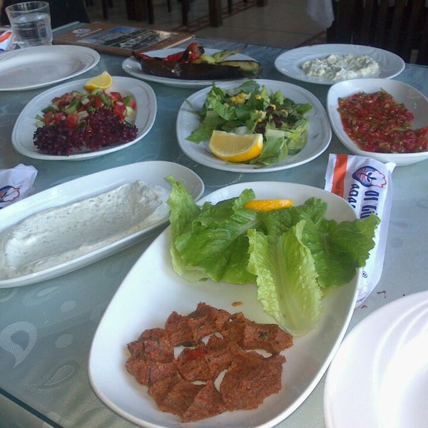 รูปภาพถ่ายที่ 01 Güneyliler Restorant โดย Eda Ş. เมื่อ 8/24/2013