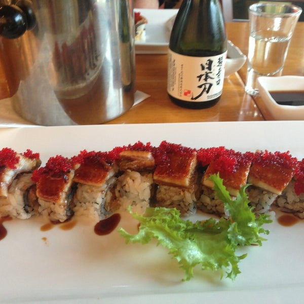 Foto tirada no(a) MoMo Sushi por Алла Б. em 8/27/2014
