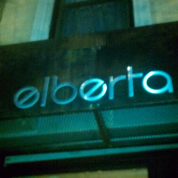 Снимок сделан в Elberta Restaurant and Bar пользователем Sherina D. 7/11/2013