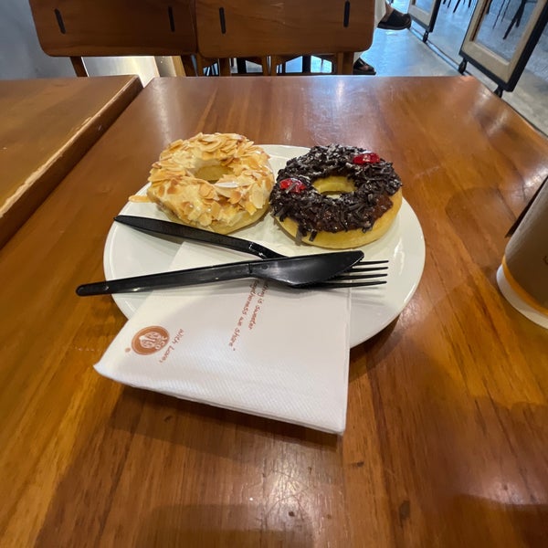 Photo taken at J.CO Donuts &amp; Coffee by فيصل on 10/22/2022