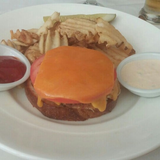 Photos at Leo's Seafood Restaurant & Bar Seafood Restaurant in Grand