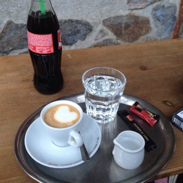 5/30/2014 tarihinde Lucc B.ziyaretçi tarafından Halabala café'de çekilen fotoğraf