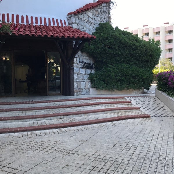 Foto tirada no(a) Martı La Perla Hotel por Esma K. em 6/26/2018