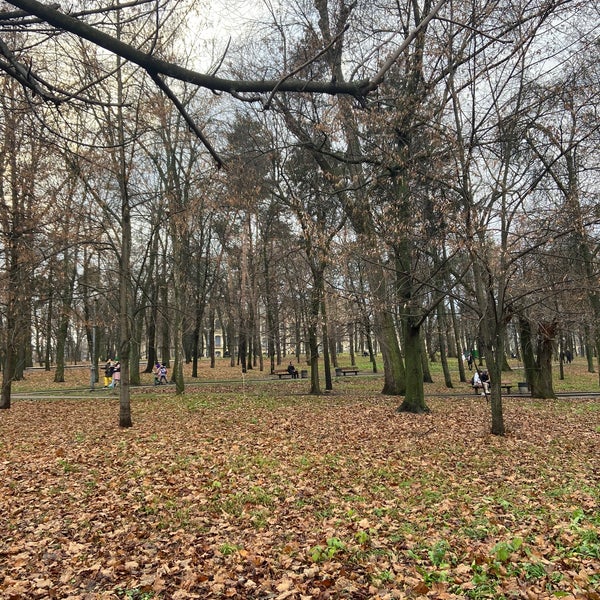 11/27/2021 tarihinde Nadia Z.ziyaretçi tarafından Парк КПI'de çekilen fotoğraf