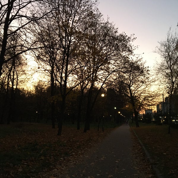 10/29/2021 tarihinde Nadia Z.ziyaretçi tarafından Парк КПI'de çekilen fotoğraf