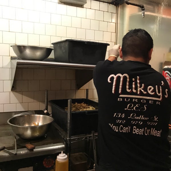 Photo taken at Mikey&#39;s Burger by Maf P. on 10/1/2017