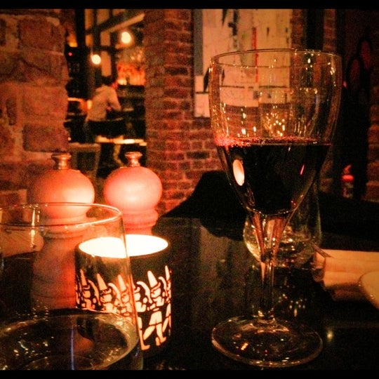Foto tirada no(a) Date Restaurant &amp; Bar por Fatma G. em 11/7/2012