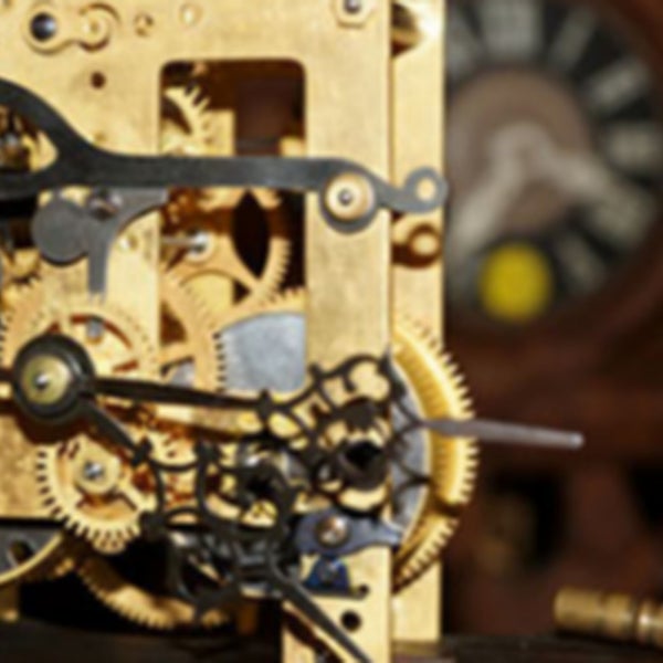 The clock is repaired. Ремонтирует часы. Мастерская часов картинки. The clock is repaired. Старинная часовая мастерская.