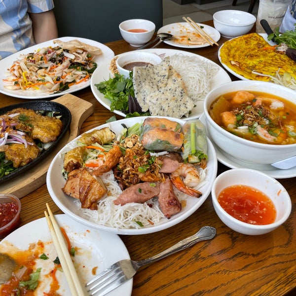 Das Foto wurde bei Brodard Restaurant von Hoang L. am 5/22/2022 aufgenommen