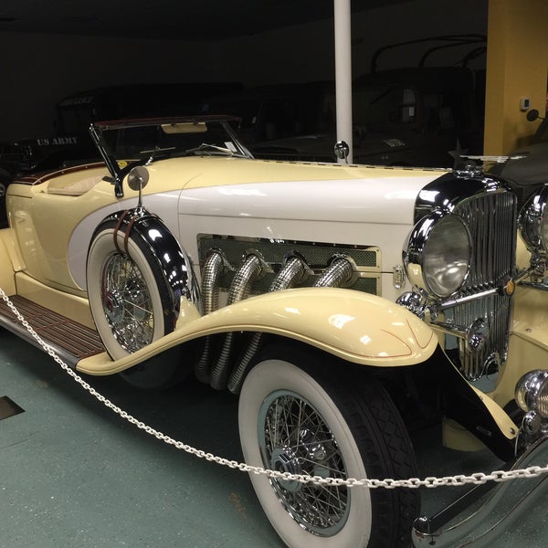 Снимок сделан в Miami&#39;s Auto Museum at the Dezer Collection пользователем Карим К. 3/12/2015