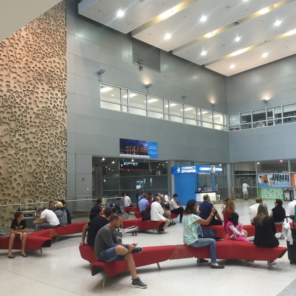 7/23/2016 tarihinde Карим К.ziyaretçi tarafından Miami Uluslararası Havalimanı (MIA)'de çekilen fotoğraf