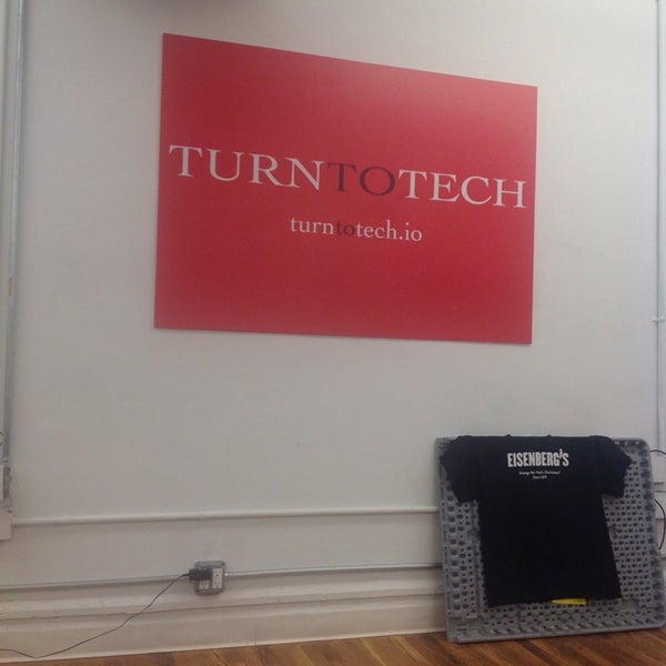 Photo taken at TurnToTech by Aybüke on 8/12/2014