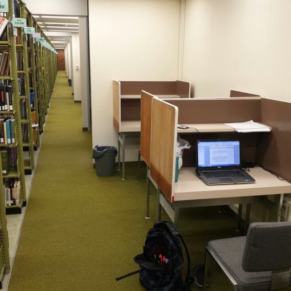 10/27/2013 tarihinde Brian C.ziyaretçi tarafından Hamilton Library'de çekilen fotoğraf