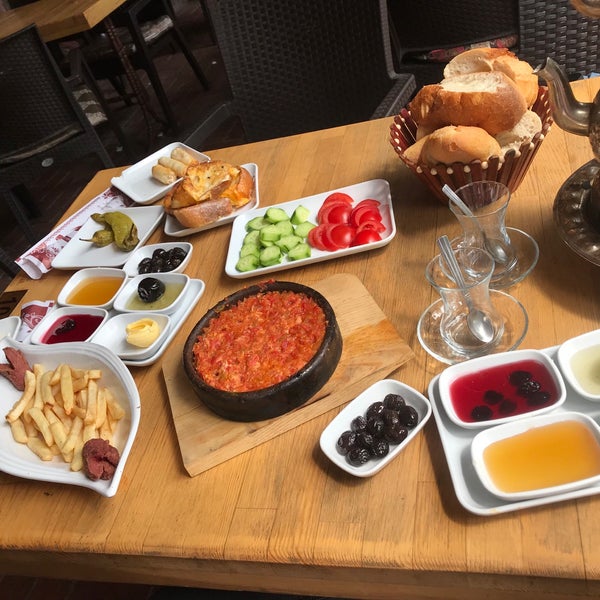 Foto tomada en Osman Bey Konağı Cafe Restorant  por Ahlam S. el 6/30/2018