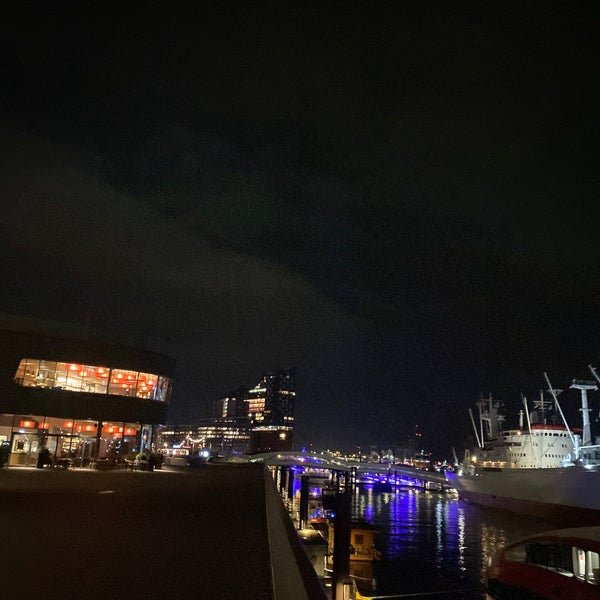 Foto diambil di Hamburger Hafen | Port of Hamburg oleh Ahlam S. pada 2/13/2024
