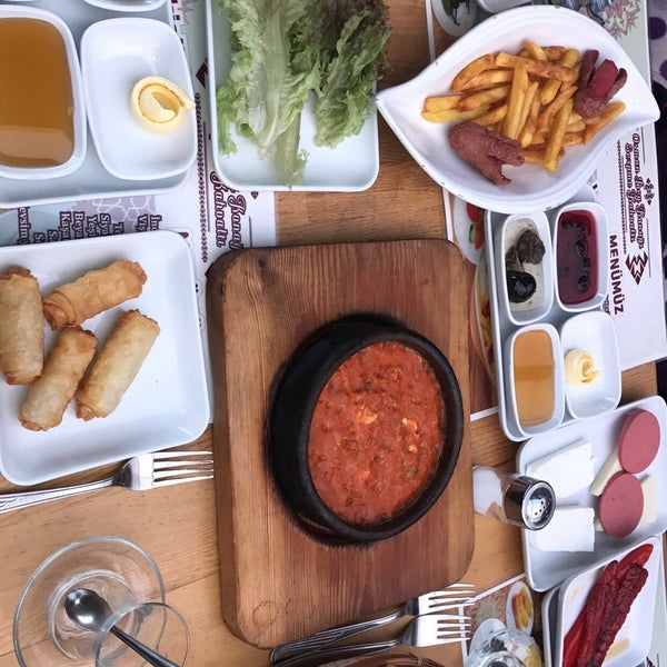Foto diambil di Osman Bey Konağı Cafe Restorant oleh Ahlam S. pada 2/24/2018