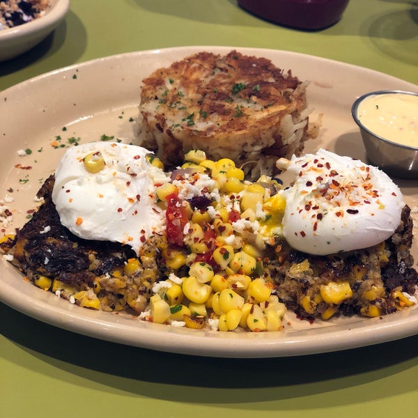 Photo taken at Snooze, an A.M. Eatery by Wendell on 1/20/2018
