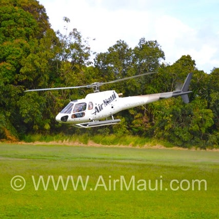 1/3/2014 tarihinde Air Maui Helicopter Toursziyaretçi tarafından Air Maui Helicopter Tours'de çekilen fotoğraf
