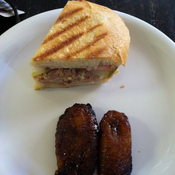 Снимок сделан в Old Havana Sandwich Shop пользователем Deona L. H. 4/5/2014