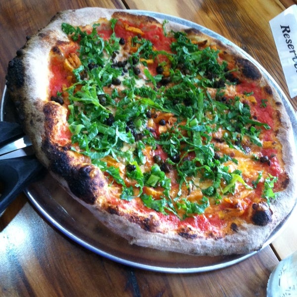 4/5/2014에 Deona L. H.님이 Pompieri Pizza에서 찍은 사진