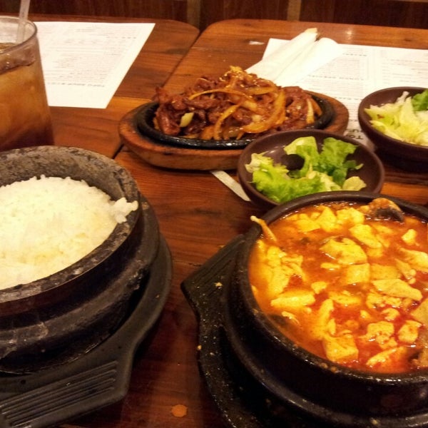 Foto scattata a Jang Guem Tofu and BBQ House da Kylie M. il 2/23/2013