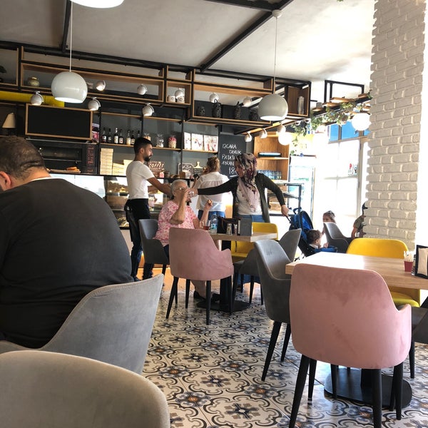 8/17/2018 tarihinde Nejla K.ziyaretçi tarafından Kirinti Simit Cafe'de çekilen fotoğraf