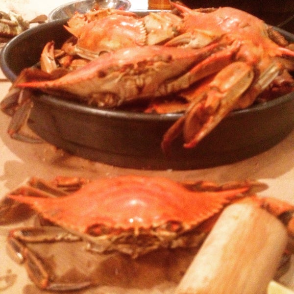 2/15/2015 tarihinde Nichole K.ziyaretçi tarafından Crackpot Seafood Restaurant'de çekilen fotoğraf