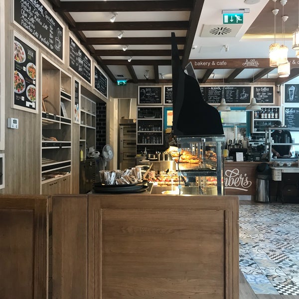6/22/2018 tarihinde Hana B.ziyaretçi tarafından Amber&#39;s French Bakery &amp; Cafe'de çekilen fotoğraf
