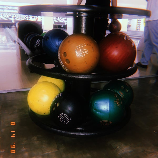 Foto tirada no(a) Lebowski Bowl Club por Athari A. em 8/14/2019