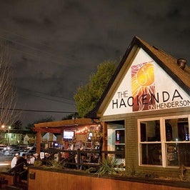 รูปภาพถ่ายที่ Hacienda on Henderson โดย Hacienda on Henderson เมื่อ 9/16/2013