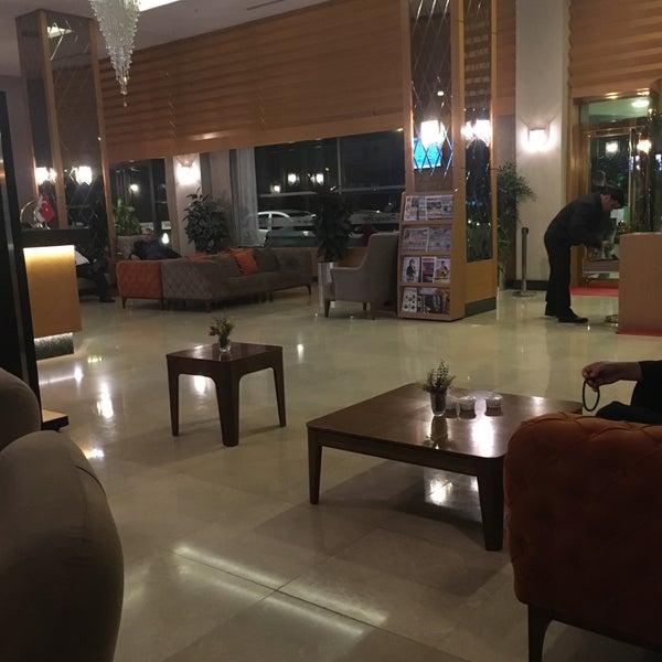 Das Foto wurde bei Gaziantep Palmiye Hotel von Veysel D. am 4/7/2019 aufgenommen
