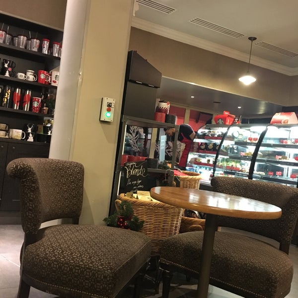 Photos at Starbucks Château Versailles, ÎledeFrance