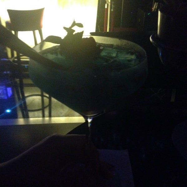 Foto tirada no(a) Glo Cocktail Bar por Daria Z. em 3/9/2015