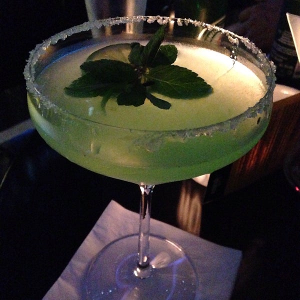 Foto tirada no(a) Glo Cocktail Bar por Daria Z. em 1/15/2015